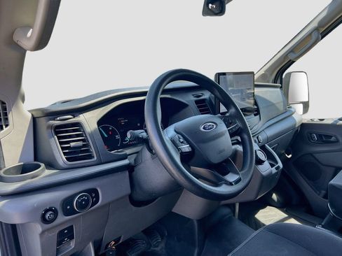 Used 2022 Ford E-Transit 148 High Roof Extended RWD image 9