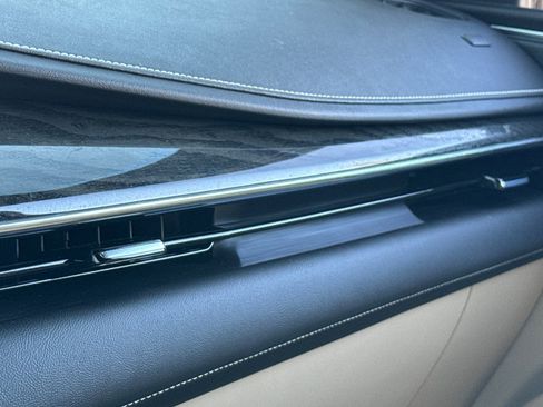 Used 2023 Cadillac Escalade ESV Premium Luxury image 27