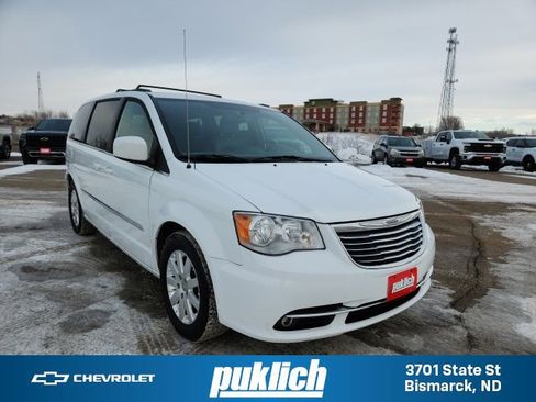 Used 2016 Chrysler Town & Country Touring image 1