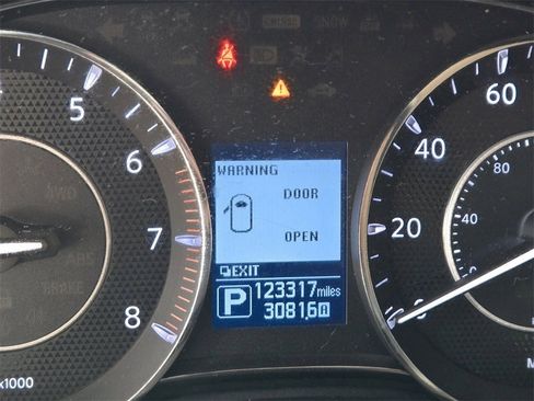 Used 2017 Nissan Armada SL image 10