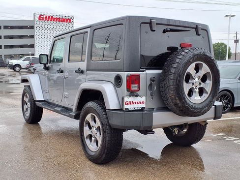 Used 2016 Jeep Wrangler Unlimited Sahara w/ Connectivity Group AWD/4WD image 3
