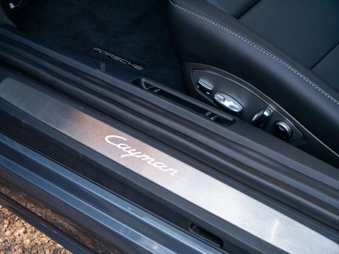 Used 2025 Porsche 718 Cayman image 27