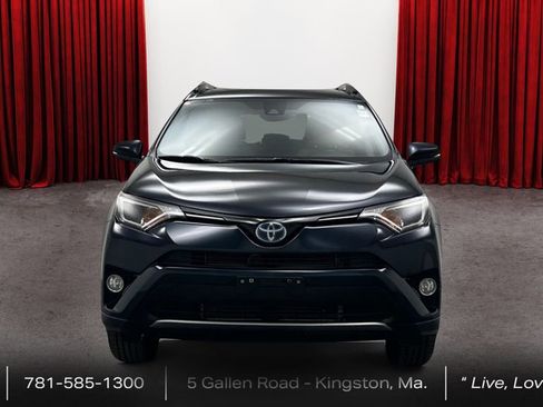 Used 2018 Toyota RAV4 XLE image 2