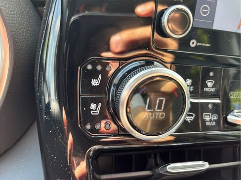 Used 2021 Toyota Highlander Limited FWD image 34