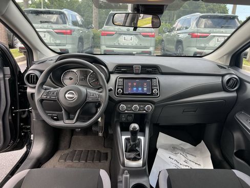 Used 2025 Nissan Versa S FWD image 31