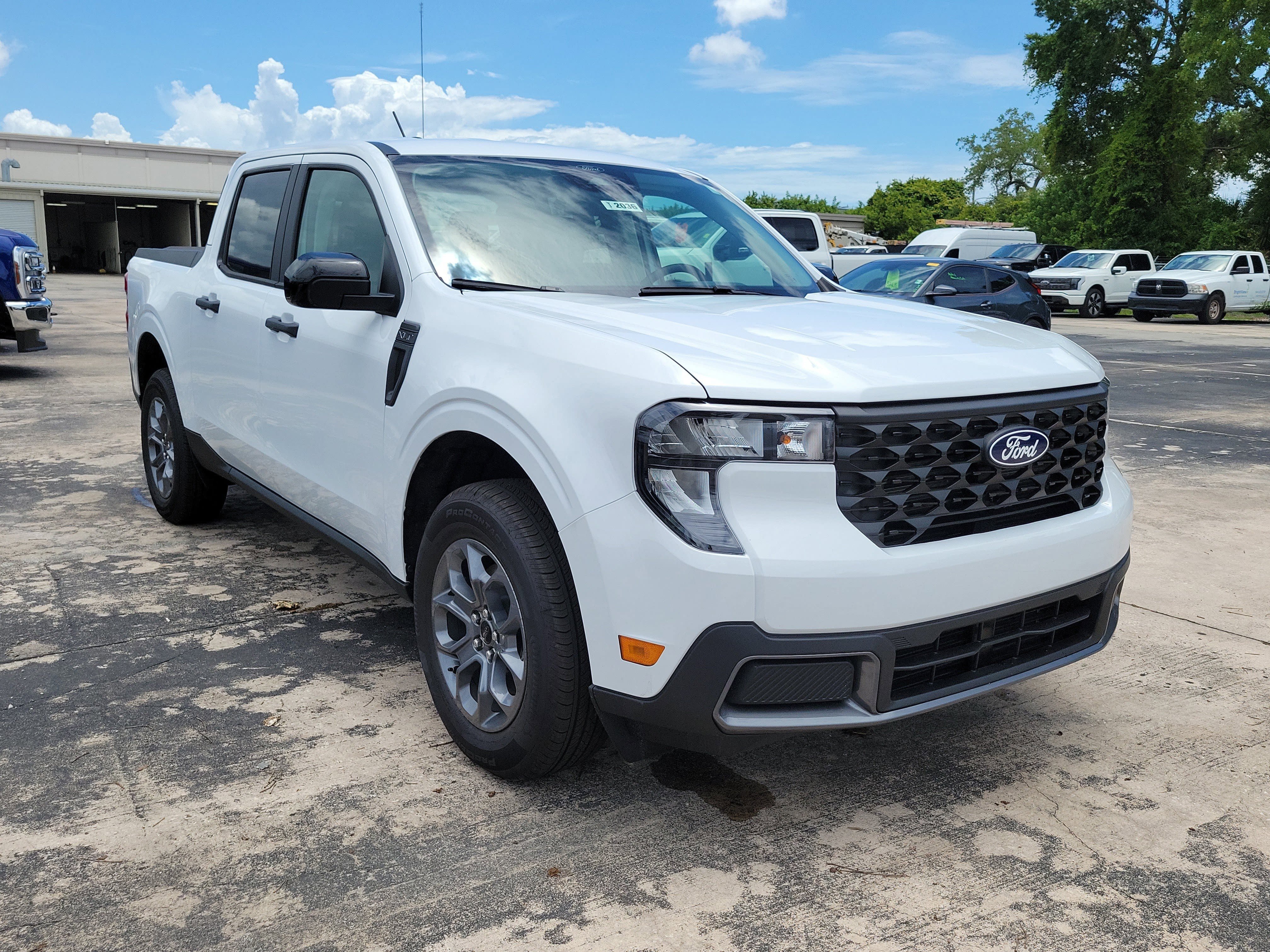 New 2026 Ford Maverick XLT w/ XLT Luxury Package FWD image 2