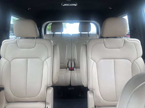 Used 2025 Jeep Grand Cherokee L Limited w/ Luxury Tech Group II AWD/4WD image 23