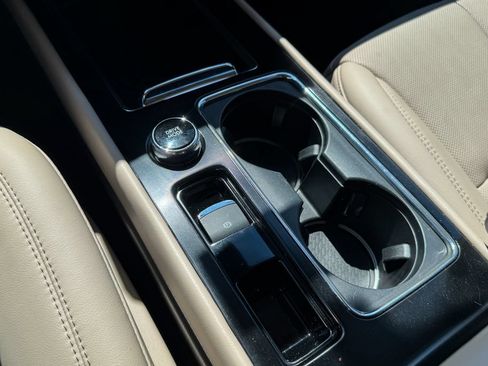 Used 2022 Lincoln Corsair AWD w/ Premium Package image 34