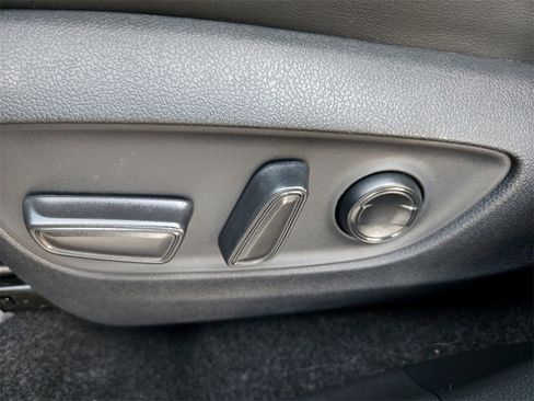 Used 2025 Toyota RAV4 XLE Premium image 27