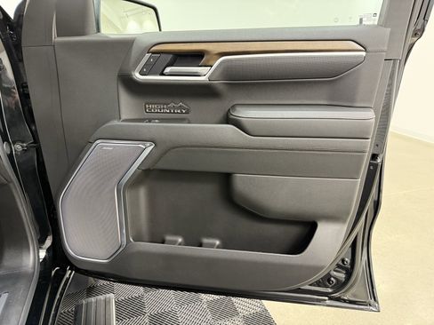 Used 2025 Chevrolet Silverado 1500 High Country w/ Technology Package image 39