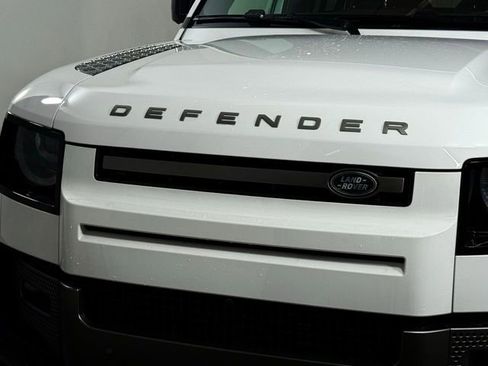 New 2025 Land Rover Defender 110 X-Dynamic SE image 12