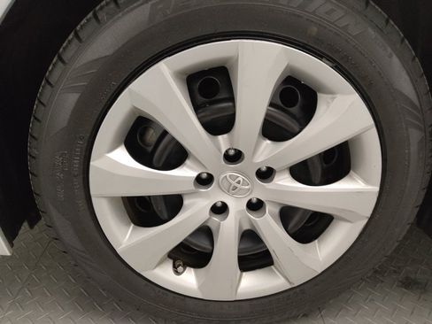 Used 2022 Toyota Corolla LE image 31