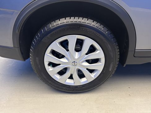Used 2017 Nissan Rogue S AWD/4WD image 8