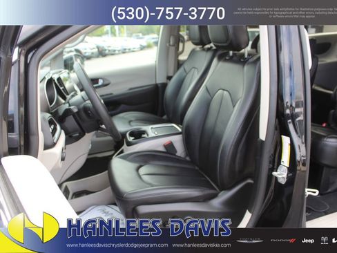 Used 2024 Chrysler Pacifica Touring-L image 13