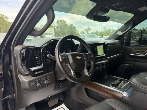 Used 2024 Chevrolet Silverado 2500 High Country w/ Technology Package AWD/4WD image 31