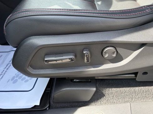 Certified 2025 Honda Pilot Black Edition image 17