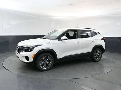 Used 2024 Kia Seltos S AWD/4WD image 2
