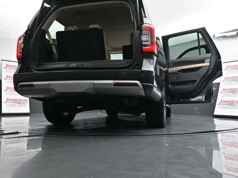 Used 2023 Ford Expedition Limited image 47