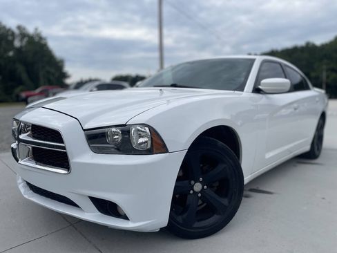Used 2014 Dodge Charger SXT w/ Blacktop Package RWD image 3
