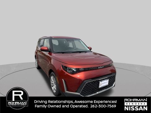 Used 2023 Kia Soul LX FWD image 3
