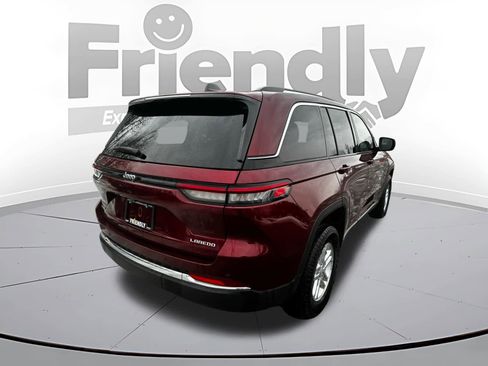 Used 2024 Jeep Grand Cherokee Laredo image 5