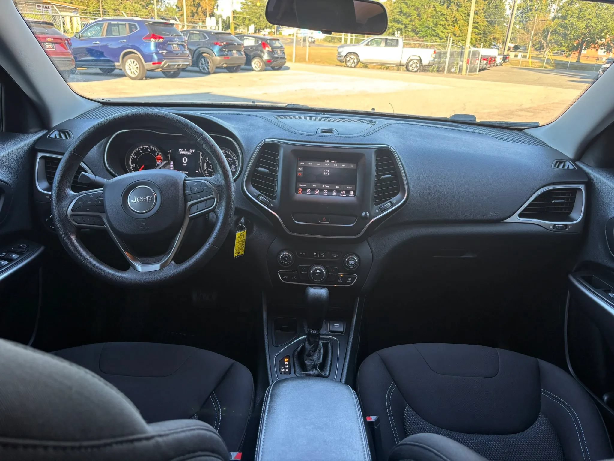 Used 2019 Jeep Cherokee Latitude w/ Popular Appearance Group FWD image 21