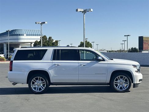 Used 2020 Chevrolet Suburban Premier w/ Premier Plus Edition image 29