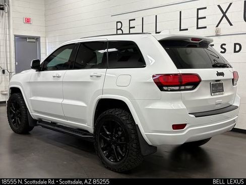 Used 2021 Jeep Grand Cherokee Laredo X AWD/4WD image 9