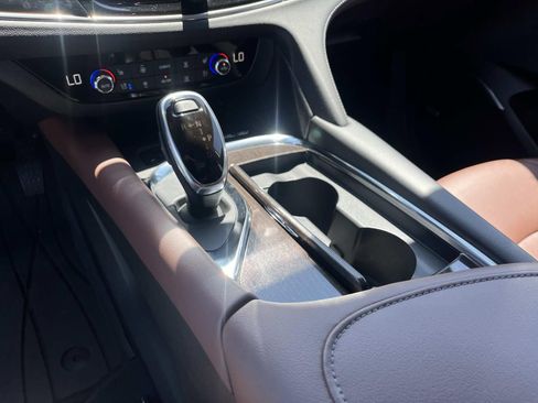 Used 2021 Buick Enclave Avenir AWD/4WD image 37