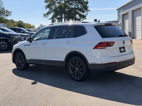 Used 2024 Volkswagen Tiguan SE FWD image 10