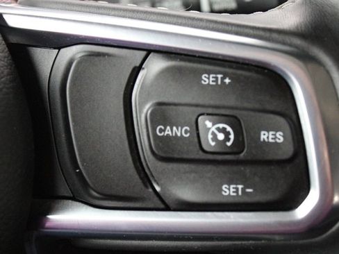 Used 2018 Jeep Wrangler Unlimited Sahara AWD/4WD image 29