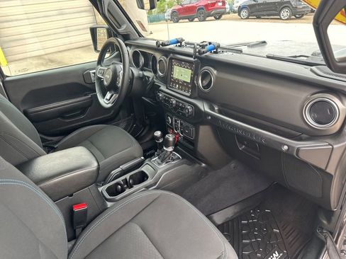 Used 2023 Jeep Wrangler Unlimited Rubicon 4xe w/ Cold Weather Group AWD/4WD image 33