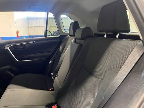 Used 2021 Toyota RAV4 LE image 18