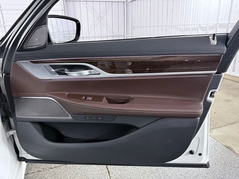 Used 2020 BMW 745e xDrive image 30