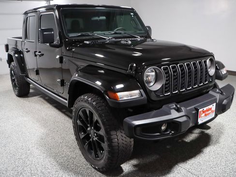 Used 2025 Jeep Gladiator Sport image 5