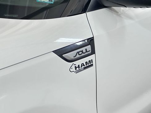 Used 2018 Kia Soul + image 19