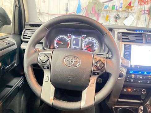 Certified 2022 Toyota 4Runner Limited AWD/4WD image 19