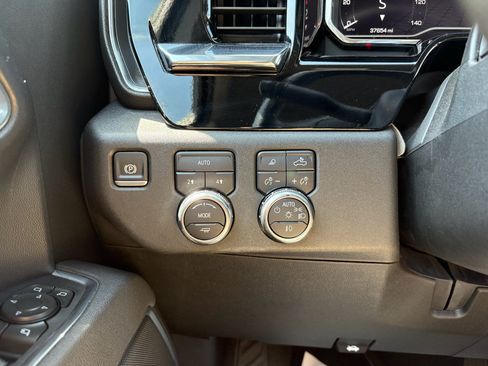 Used 2025 GMC Sierra 1500 SLT AWD/4WD image 18