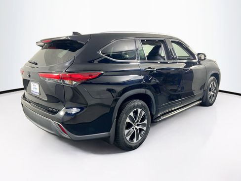 Used 2022 Toyota Highlander XLE image 5