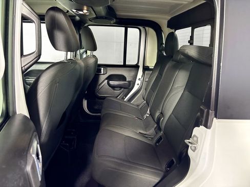 Used 2021 Jeep Gladiator Willys AWD/4WD image 19