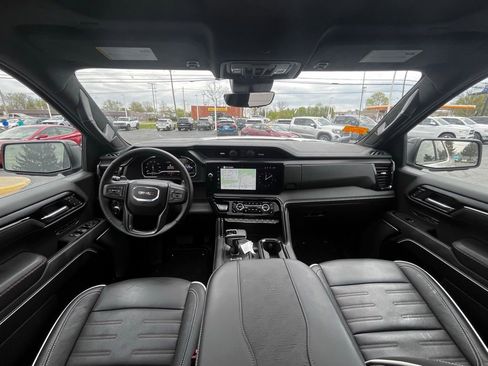 Used 2025 GMC Sierra 1500 AT4X image 8
