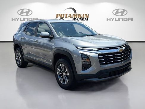 Used 2025 Chevrolet Equinox LT w/ Safety and Technology Package FWD image 3