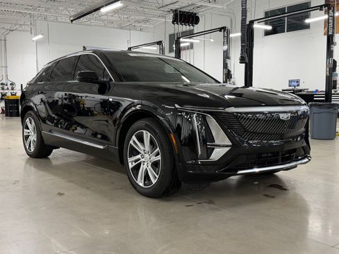 Used 2024 Cadillac Lyriq Tech RWD image 7