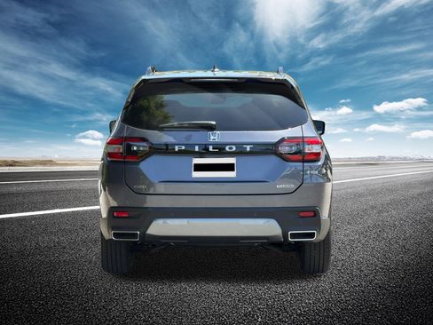 New 2026 Honda Pilot Touring image 4