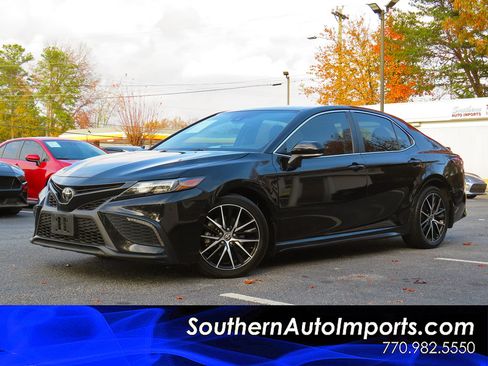 Used 2023 Toyota Camry SE image 1