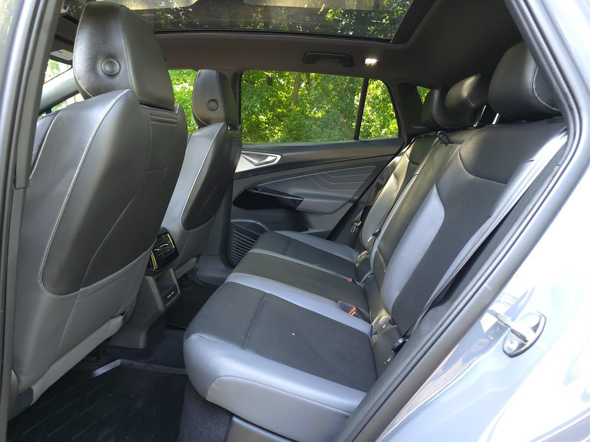 Used 2023 Volkswagen ID.4 S RWD image 14