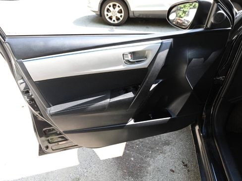 Used 2015 Toyota Corolla LE FWD image 14
