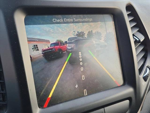 Used 2015 Jeep Cherokee Latitude w/ Cold Weather Group FWD image 11