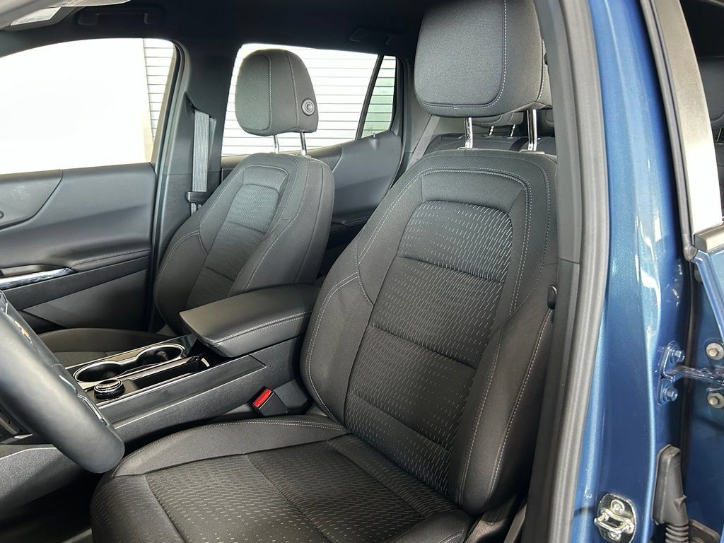 Used 2026 Chevrolet Equinox LT FWD image 16
