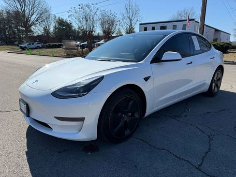 Used 2023 Tesla Model 3 Standard Range image 9